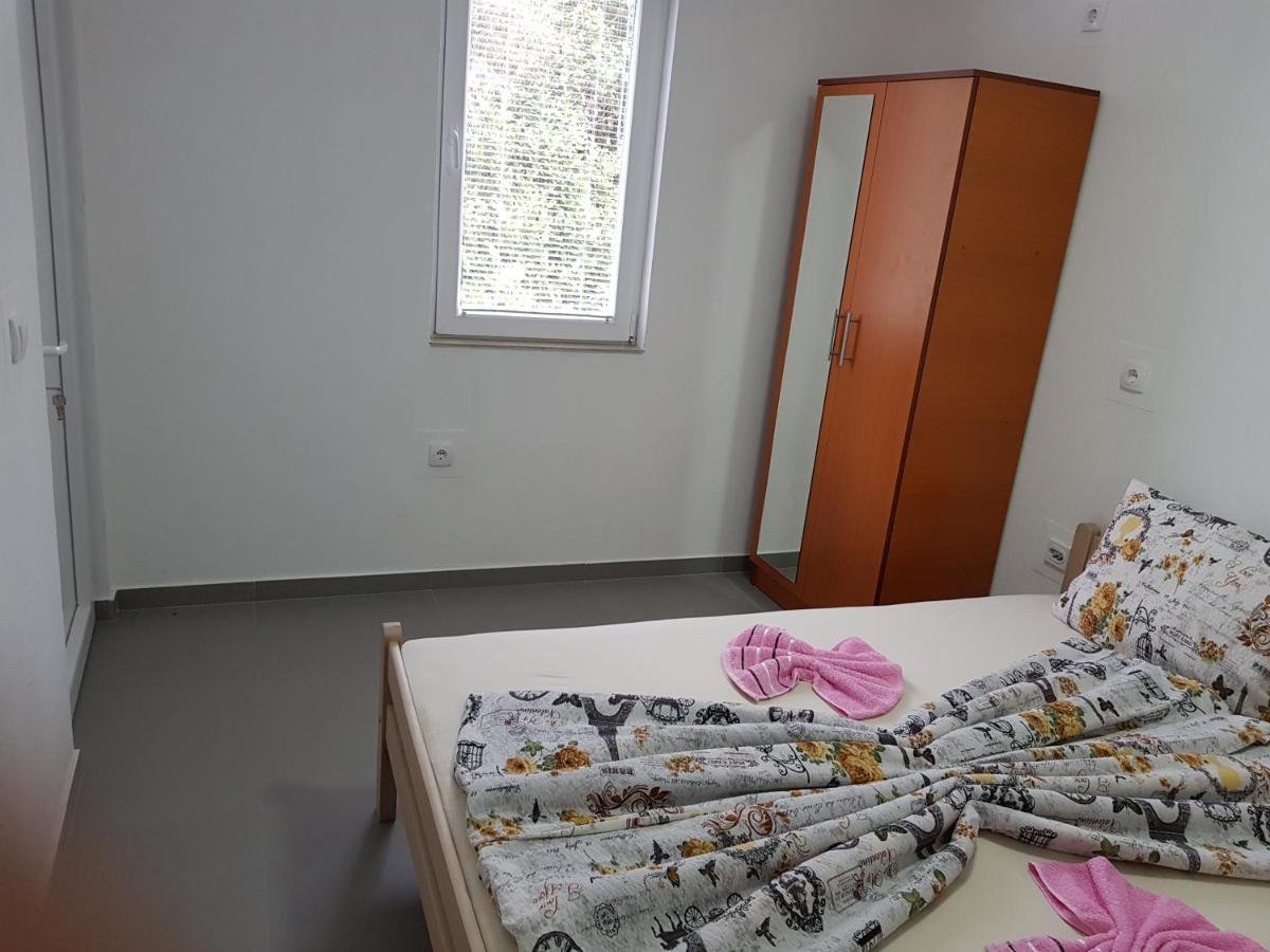 Apartmani Vila Ebra Утьеха Экстерьер фото