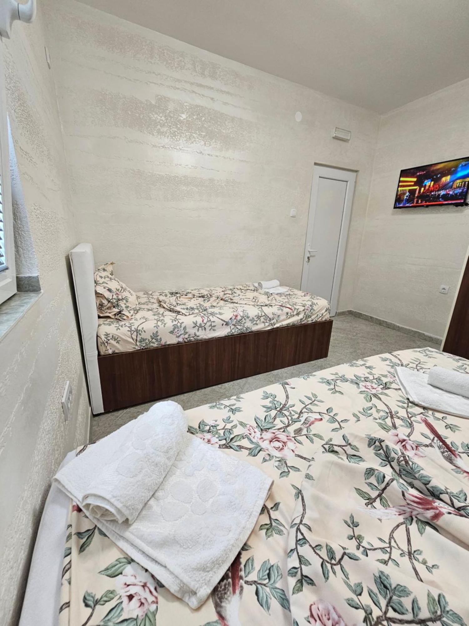 Apartmani Vila Ebra Утьеха Экстерьер фото